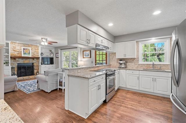 7816 W 115th Street, Overland Park, KS 66210
