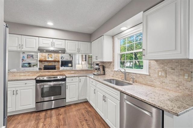 7816 W 115th Street, Overland Park, KS 66210
