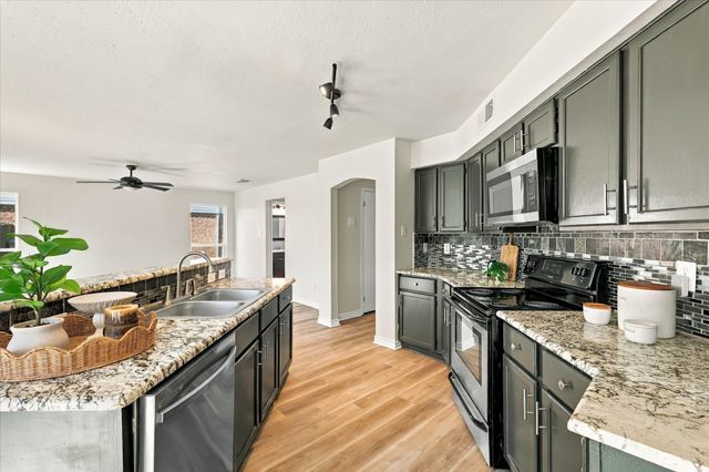 322 Ashley Oak Lane, Lake Dallas, TX 75065