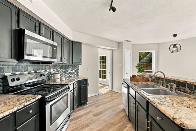 322 Ashley Oak Lane, Lake Dallas, TX 75065