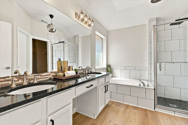 322 Ashley Oak Lane, Lake Dallas, TX 75065
