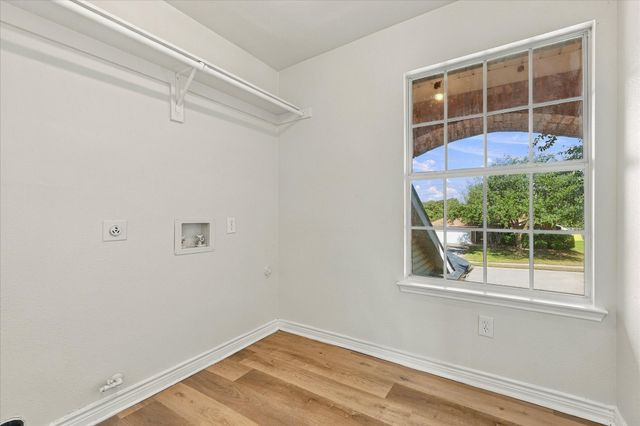 322 Ashley Oak Lane, Lake Dallas, TX 75065