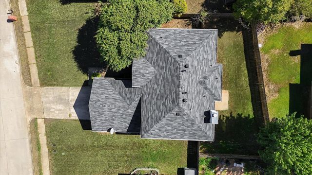 322 Ashley Oak Lane, Lake Dallas, TX 75065