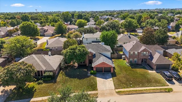 322 Ashley Oak Lane, Lake Dallas, TX 75065