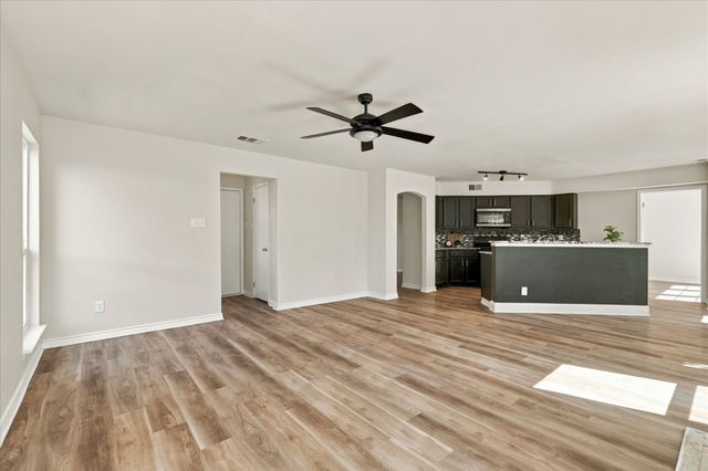 322 Ashley Oak Lane, Lake Dallas, TX 75065