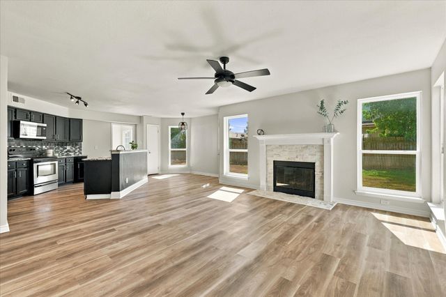 322 Ashley Oak Lane, Lake Dallas, TX 75065