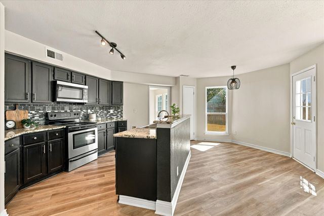 322 Ashley Oak Lane, Lake Dallas, TX 75065