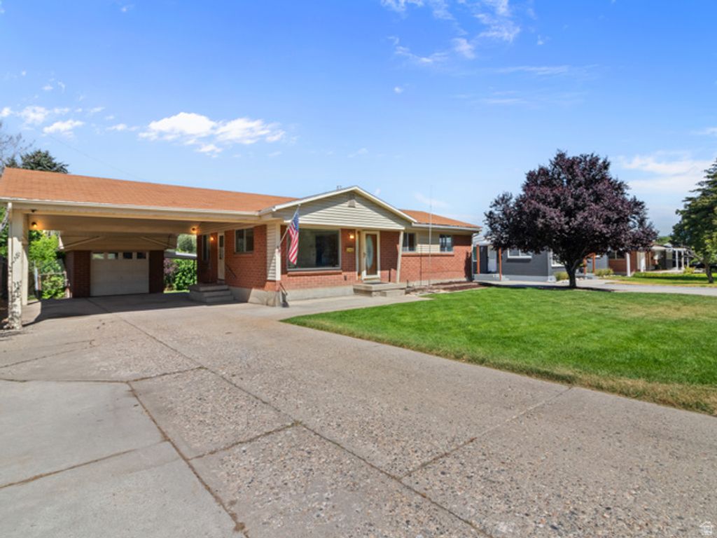6566 S 2425 E, Cottonwood Heights, UT 84121 — photo 3