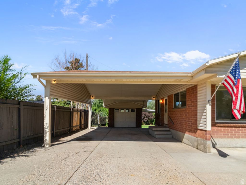6566 S 2425 E, Cottonwood Heights, UT 84121 — photo 4