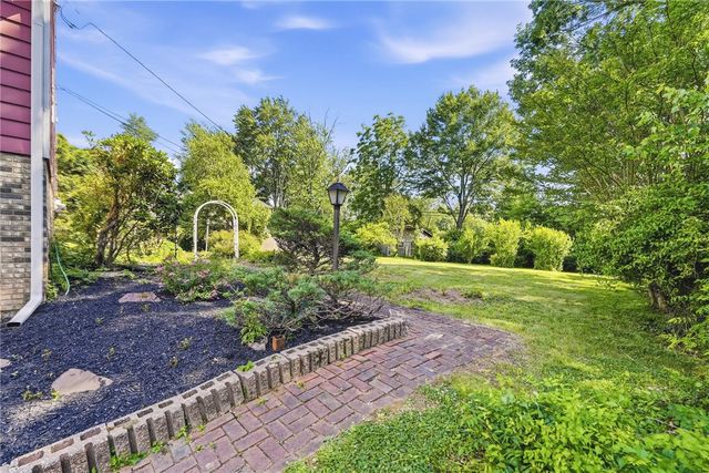 36 Schoolhouse Road, New Britain Twp, PA 18914