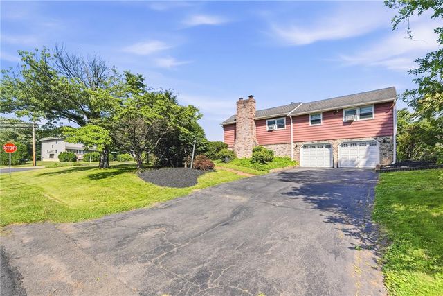 36 Schoolhouse Road, New Britain Twp, PA 18914