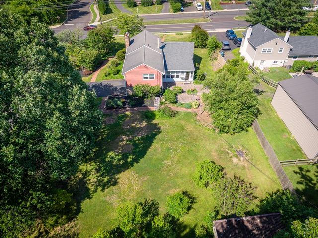 36 Schoolhouse Road, New Britain Twp, PA 18914