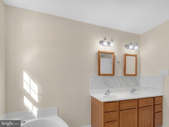 4047 WHITE HAVEN DR, Dumfries, VA 22026