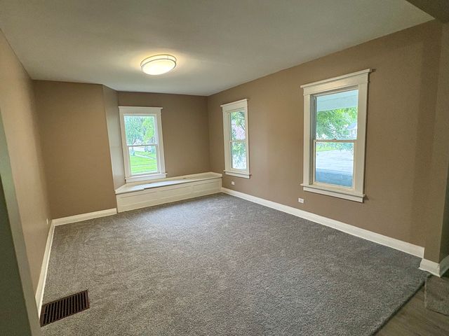 396 S Rosewood Avenue, Kankakee, IL 60901