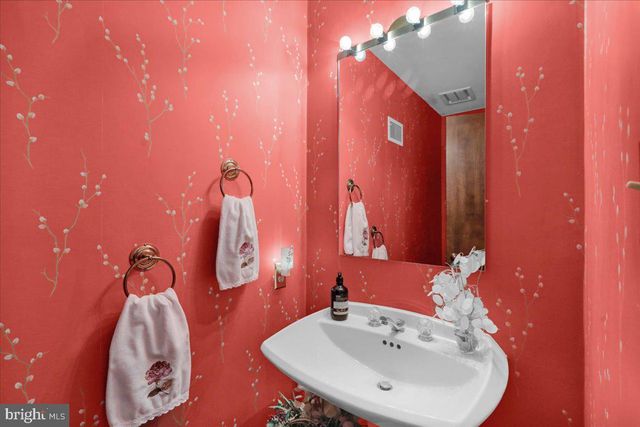 112 GRANDVIEW BLVD, Wyomissing, PA 19609