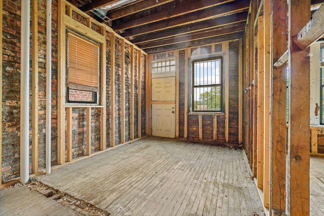 6215 S Evans Avenue, Chicago, IL 60637