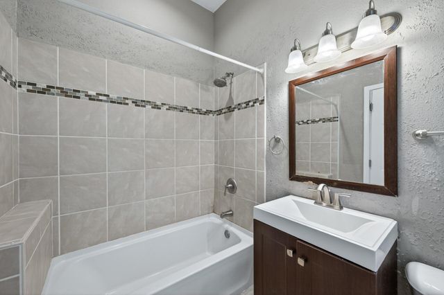 869 Desoto Street, Saint Paul, MN 55130