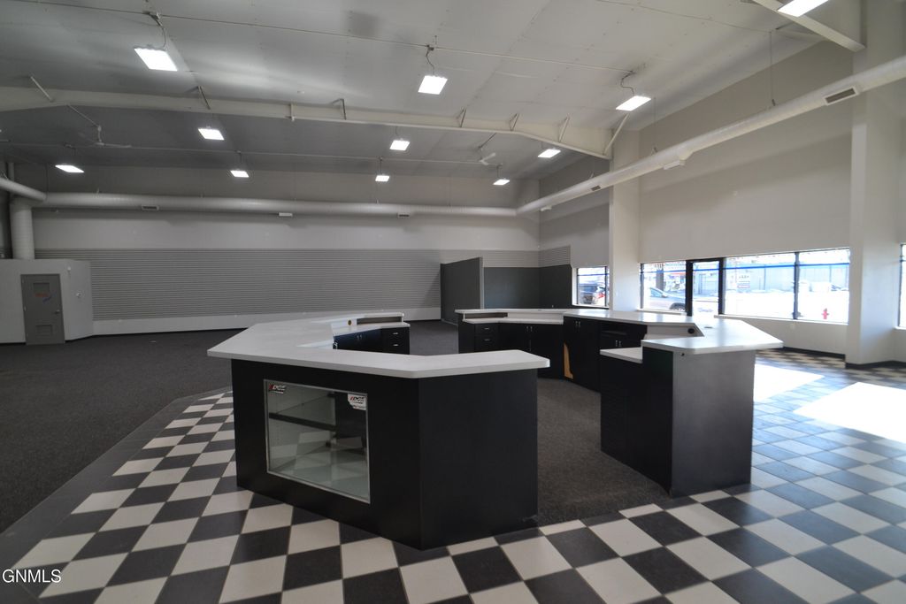 1824 E Main Avenue, Bismarck, ND 58501 photo 10