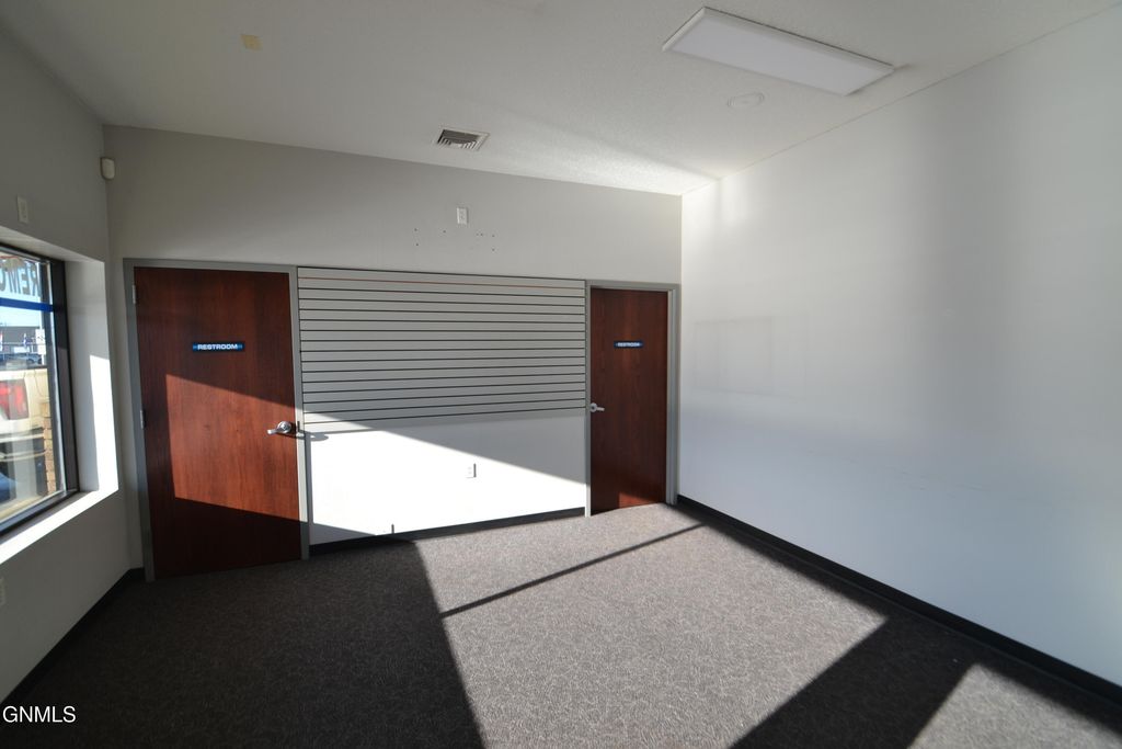 1824 E Main Avenue, Bismarck, ND 58501 photo 12