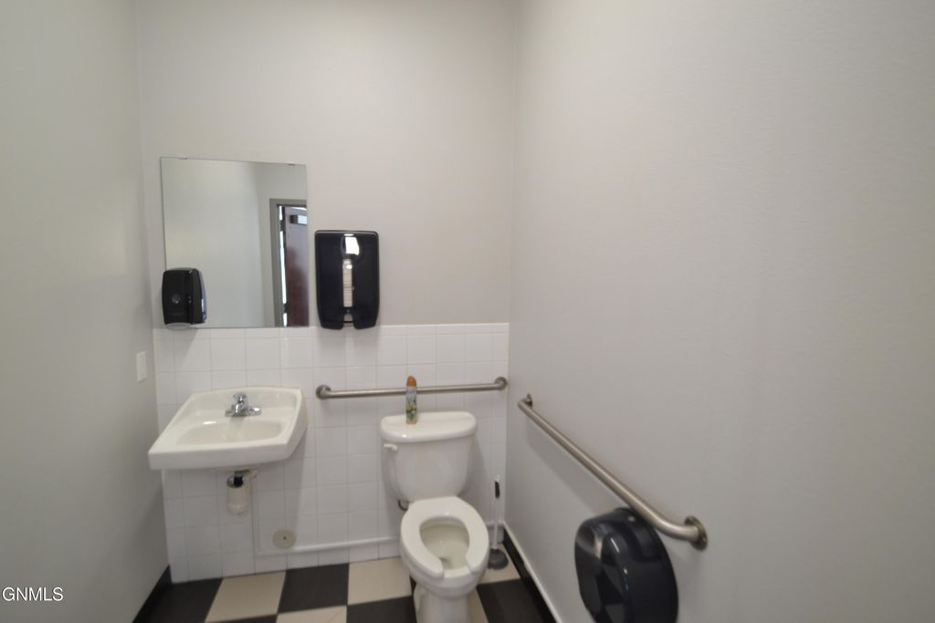 1824 E Main Avenue, Bismarck, ND 58501 photo 13