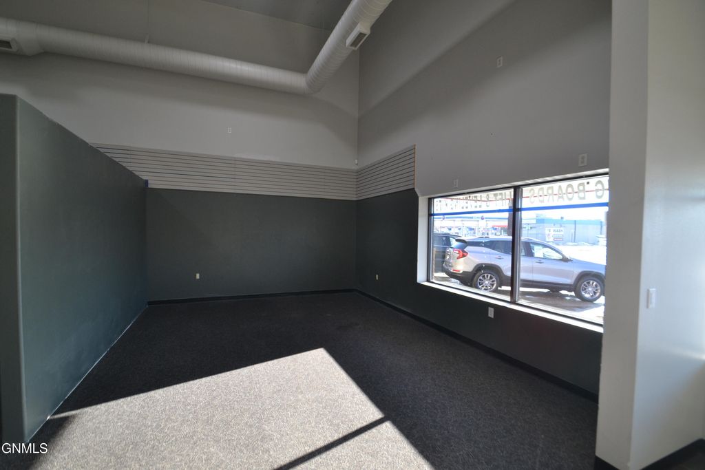 1824 E Main Avenue, Bismarck, ND 58501 photo 3