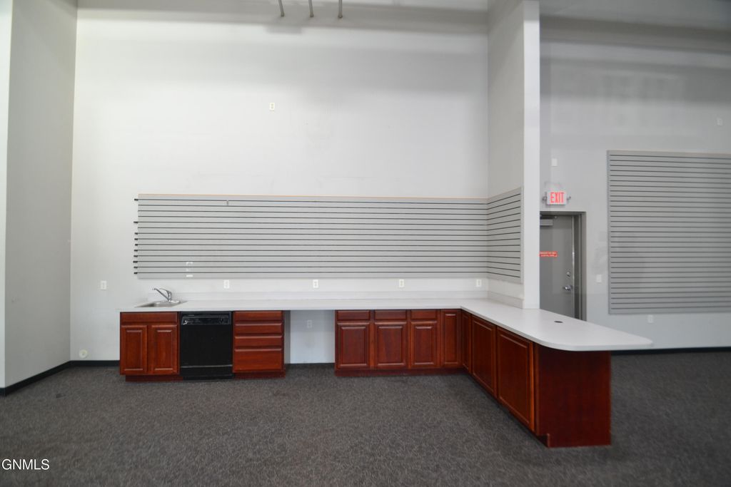 1824 E Main Avenue, Bismarck, ND 58501 photo 8