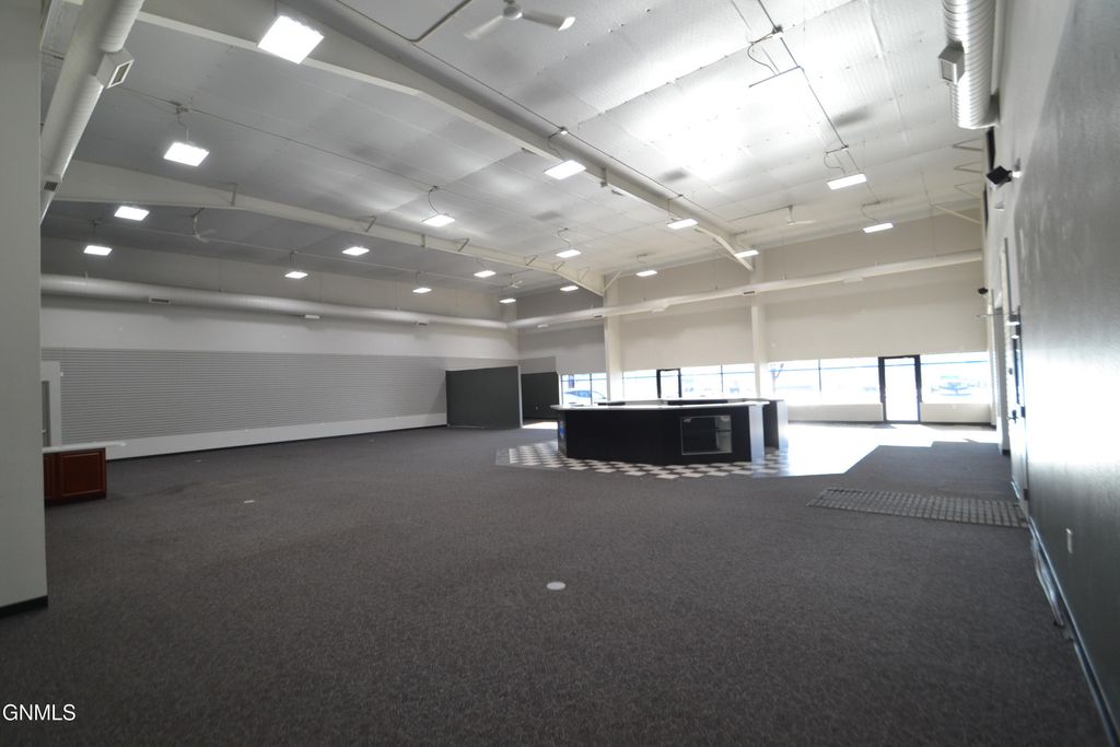 1824 E Main Avenue, Bismarck, ND 58501 photo 9