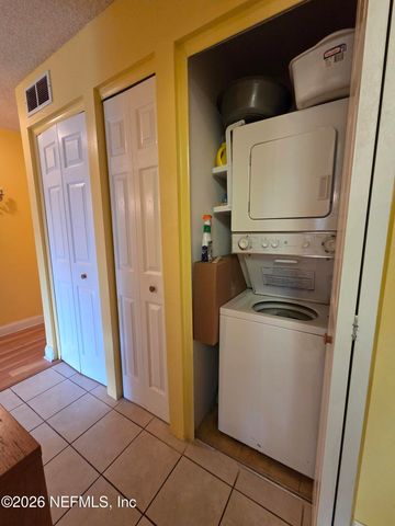 306 PALM COAST Parkway NE 203, Palm Coast, FL 32137