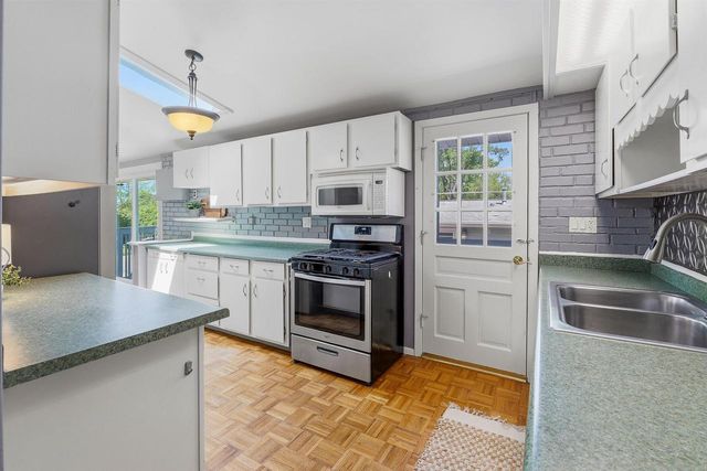 1018 HAWK STREET, Oshkosh, WI 54902