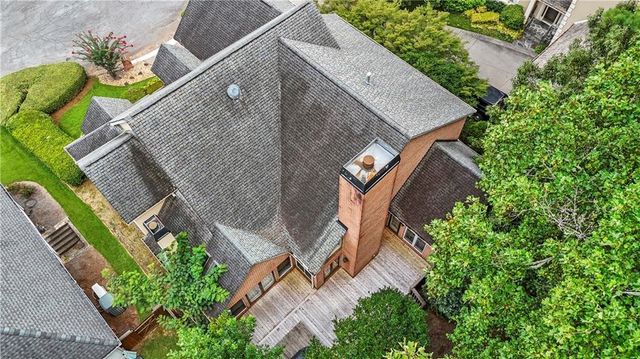 1696 Harts Run, Atlanta, GA 30341