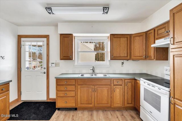 9 Kevin Lane, Schodack, NY 12061