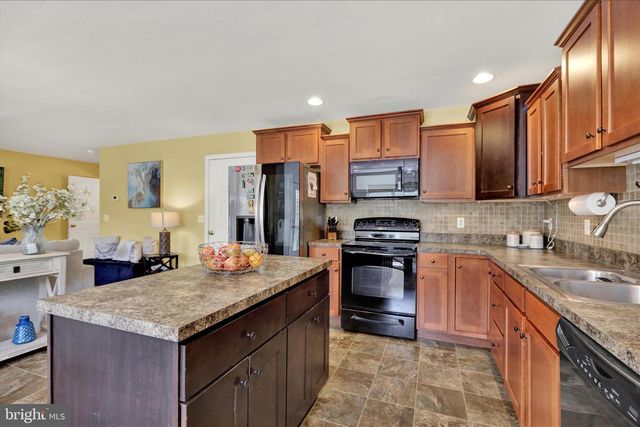 330 WENDOVER WAY, Lancaster, PA 17603
