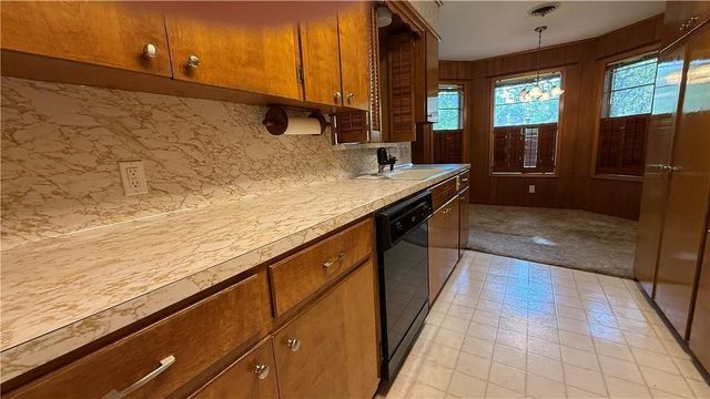 203 Longfellow Lane, Victoria, TX 77904