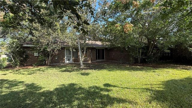 203 Longfellow Lane, Victoria, TX 77904