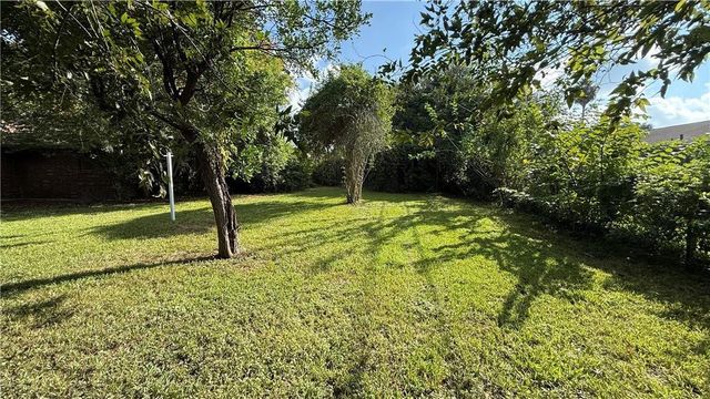 203 Longfellow Lane, Victoria, TX 77904