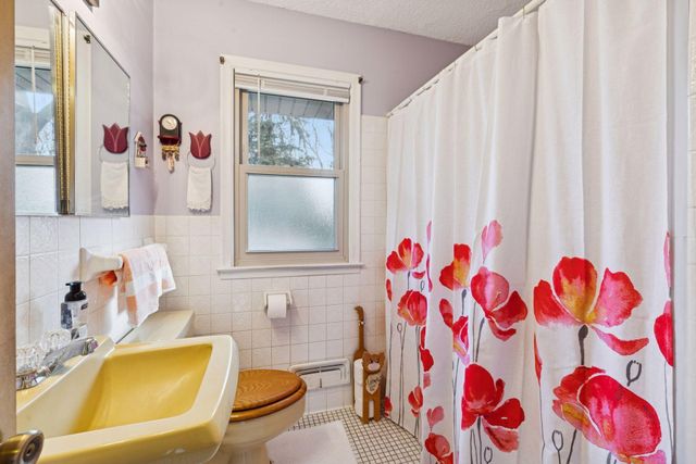 7041 Georgia Avenue N, Brooklyn Park, MN 55428