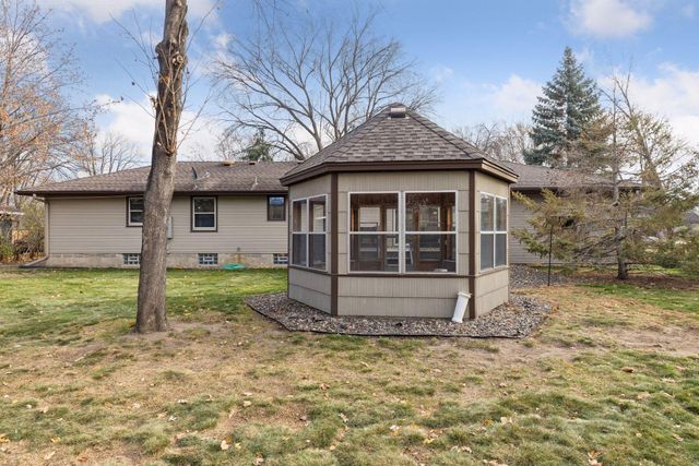 7041 Georgia Avenue N, Brooklyn Park, MN 55428