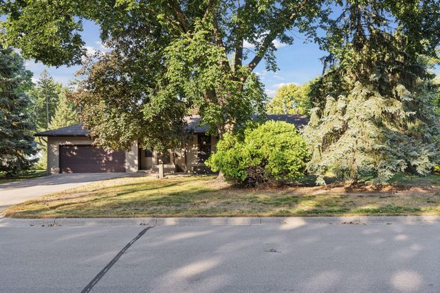 7041 Georgia Avenue N, Brooklyn Park, MN 55428