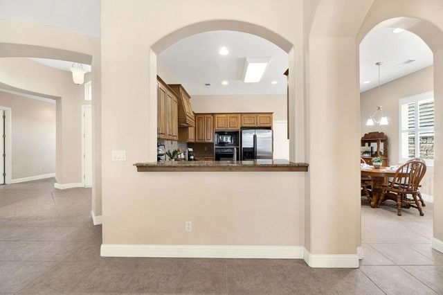 2934 E Salem Avenue, Fresno, CA 93720