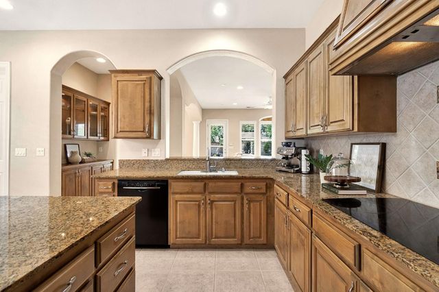 2934 E Salem Avenue, Fresno, CA 93720