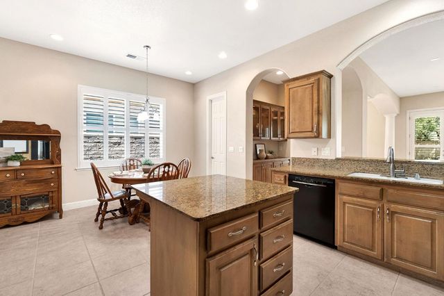 2934 E Salem Avenue, Fresno, CA 93720