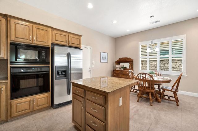 2934 E Salem Avenue, Fresno, CA 93720