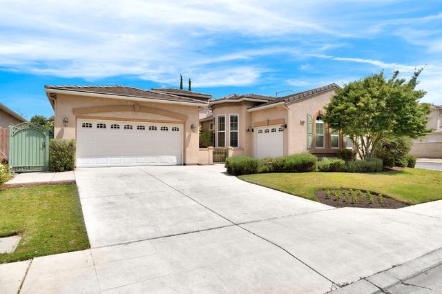 2934 E Salem Avenue, Fresno, CA 93720