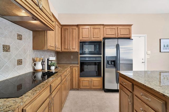 2934 E Salem Avenue, Fresno, CA 93720