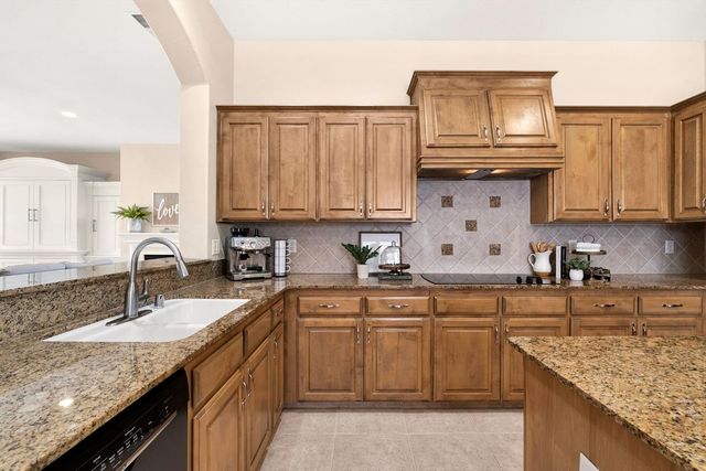 2934 E Salem Avenue, Fresno, CA 93720