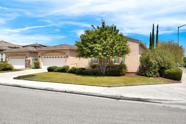 2934 E Salem Avenue, Fresno, CA 93720