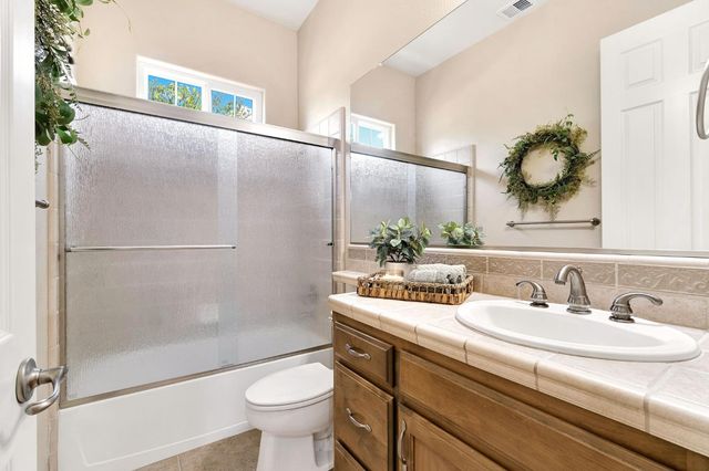 2934 E Salem Avenue, Fresno, CA 93720