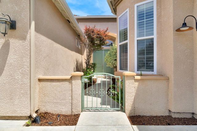 2934 E Salem Avenue, Fresno, CA 93720