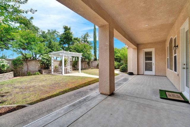 2934 E Salem Avenue, Fresno, CA 93720