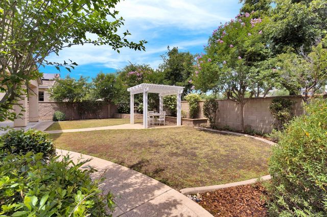 2934 E Salem Avenue, Fresno, CA 93720